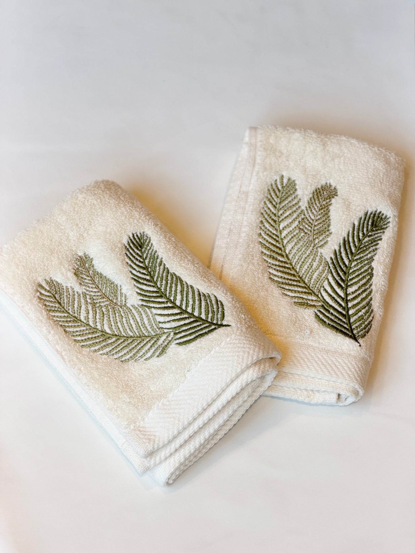 Palm Whisper Guest Towels – Set of 2
