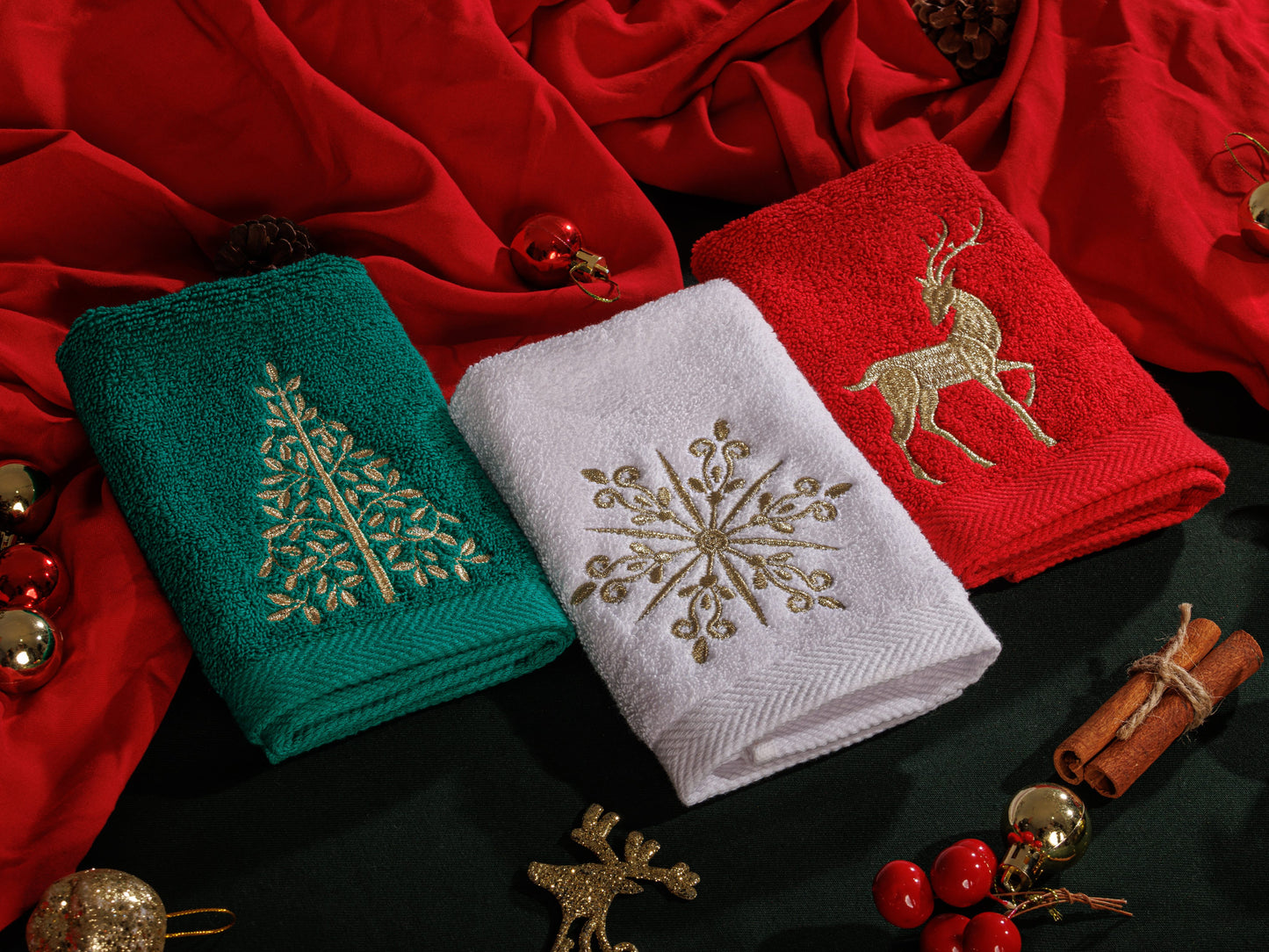 Golden Noel Guest Towels – Set of 3