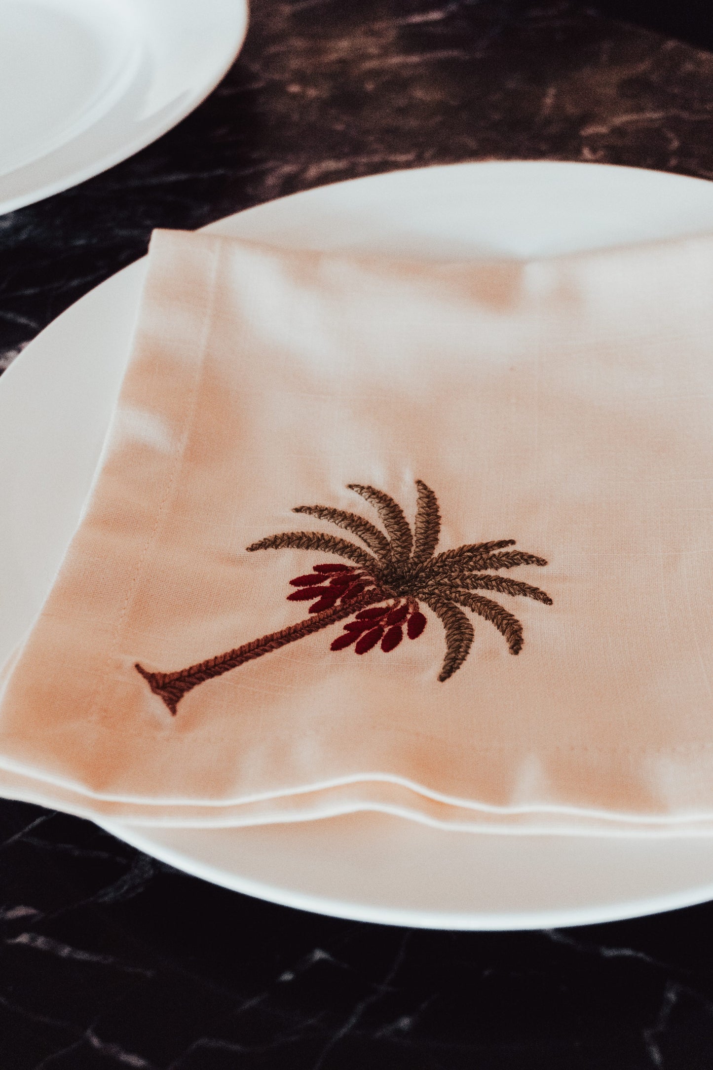 Linen Palmette Napkin & Ring Set – Mixed Linen & Cotton Canvas Elegant linen napkin embroidered with palm and date motifs, paired with a matching cotton canvas ring — a refined touch for sophisticated table settings.