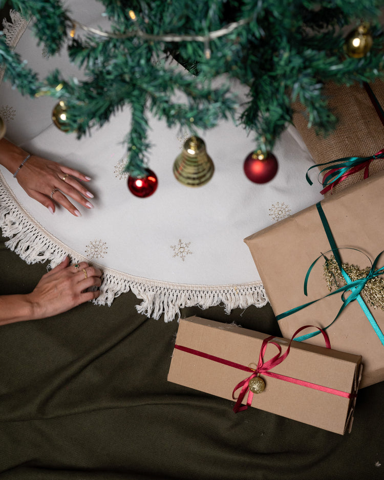 Snowflake Charm Tree Skirt - Christmas collection