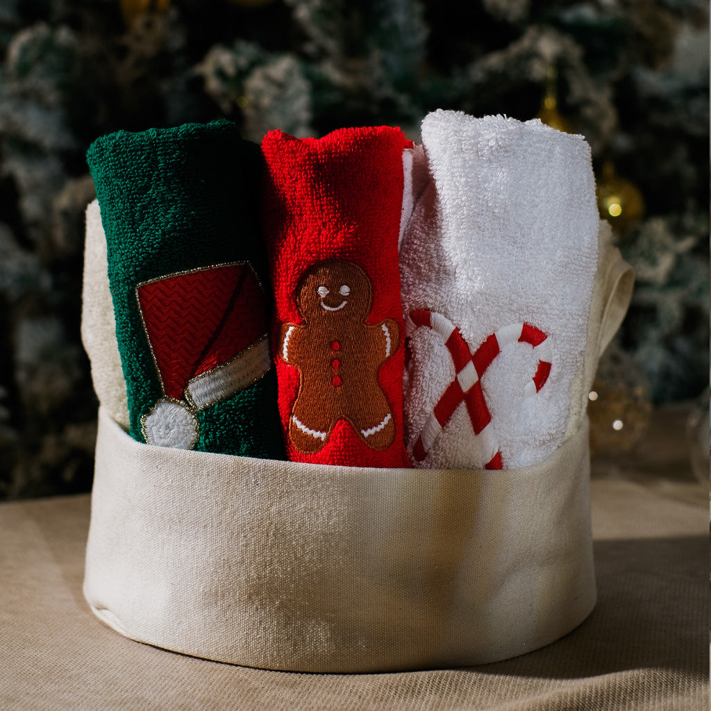 Gingerbread Charm Guest Towels – Set of 3