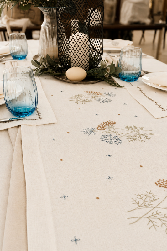 Le Bouquet Linen Table Runner
