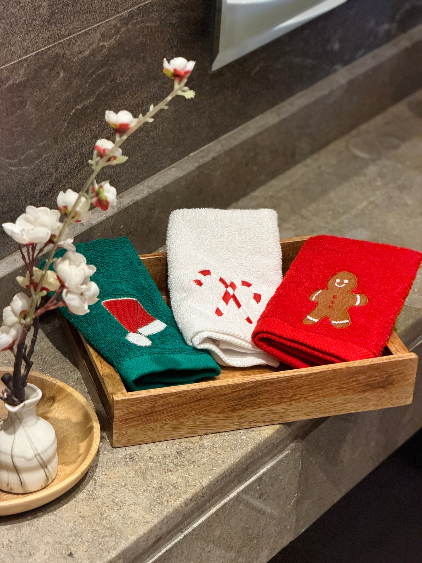 Gingerbread Charm Guest Towels – Set of 3