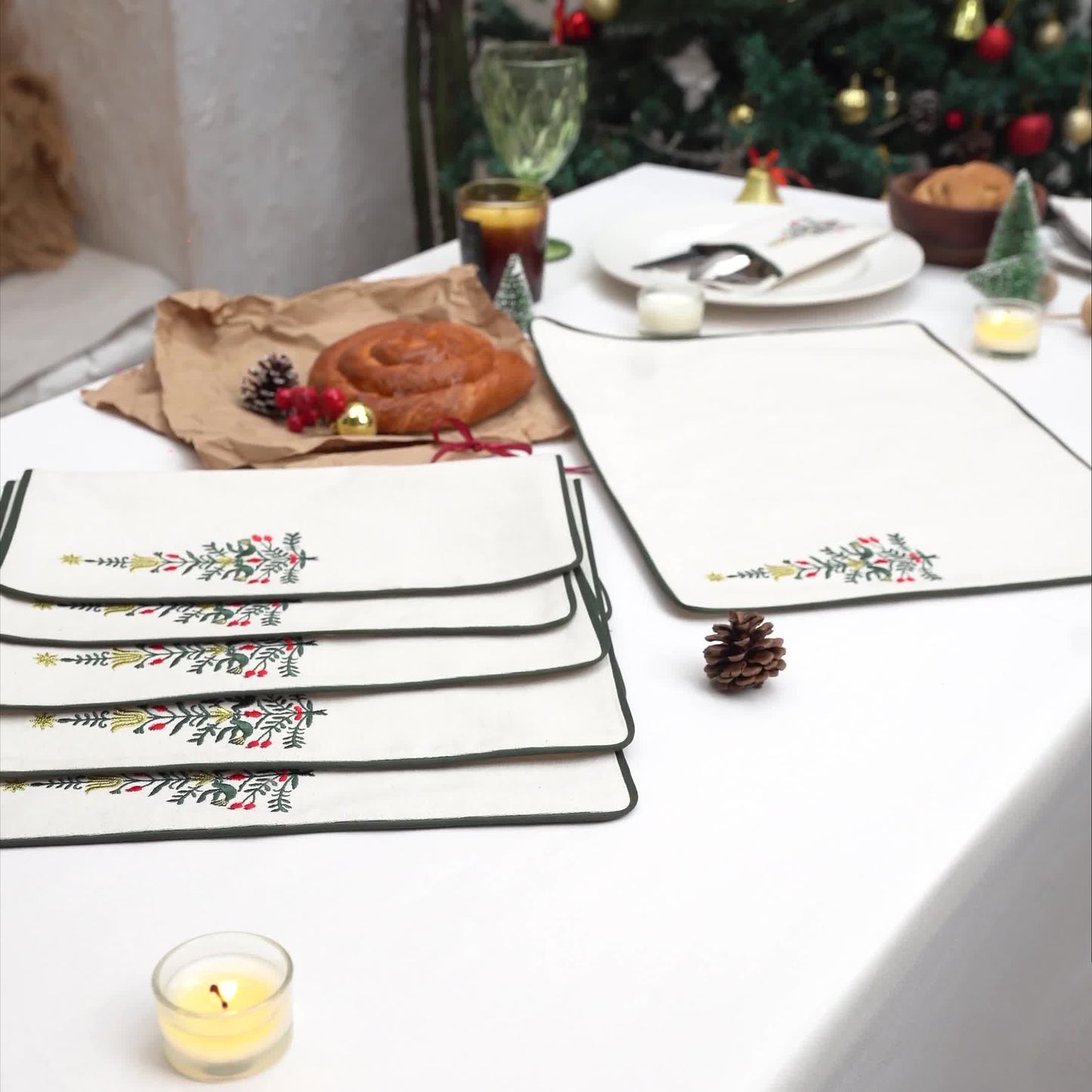 Placemat Set: 6 pieces — 12.6 × 17.9 in (32 × 45.5 cm)