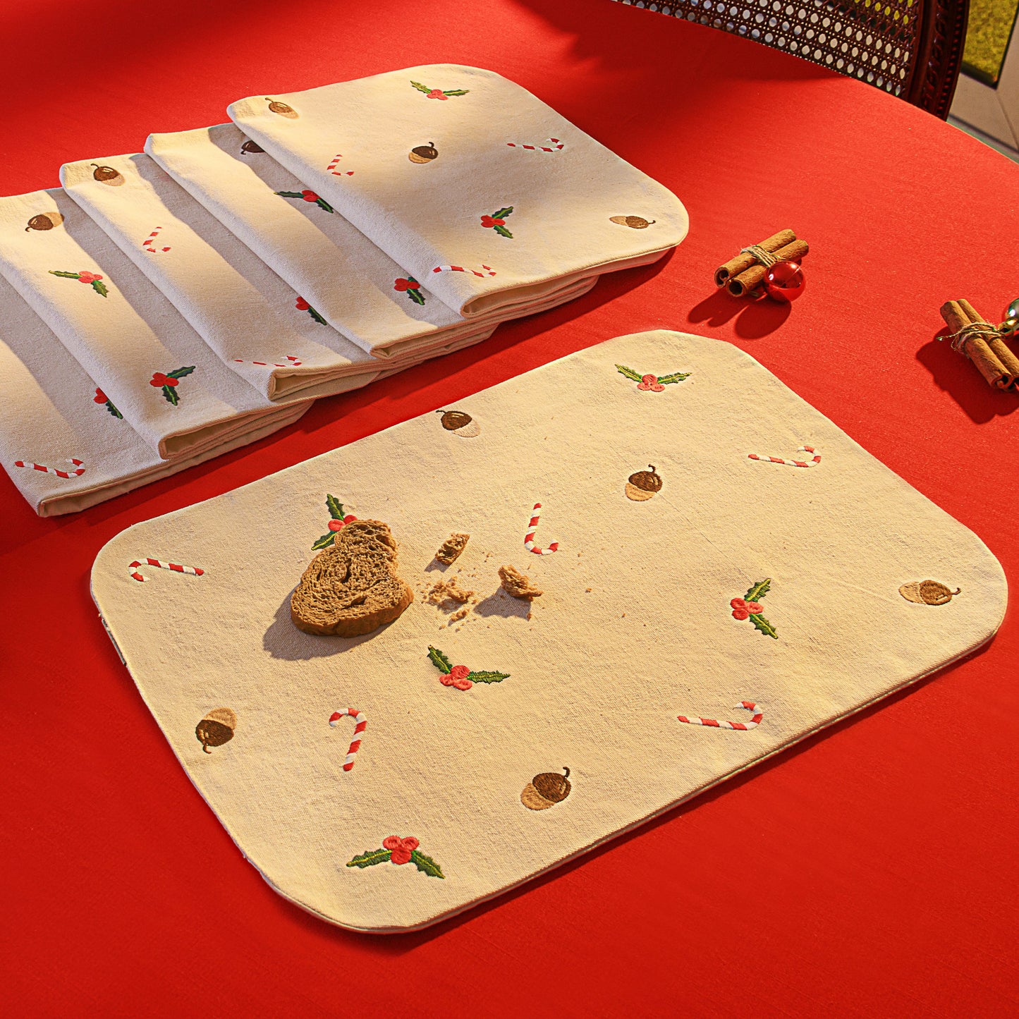 Placemat Set: 6 pieces — 12.6 × 17.9 in (32 × 45.5 cm)