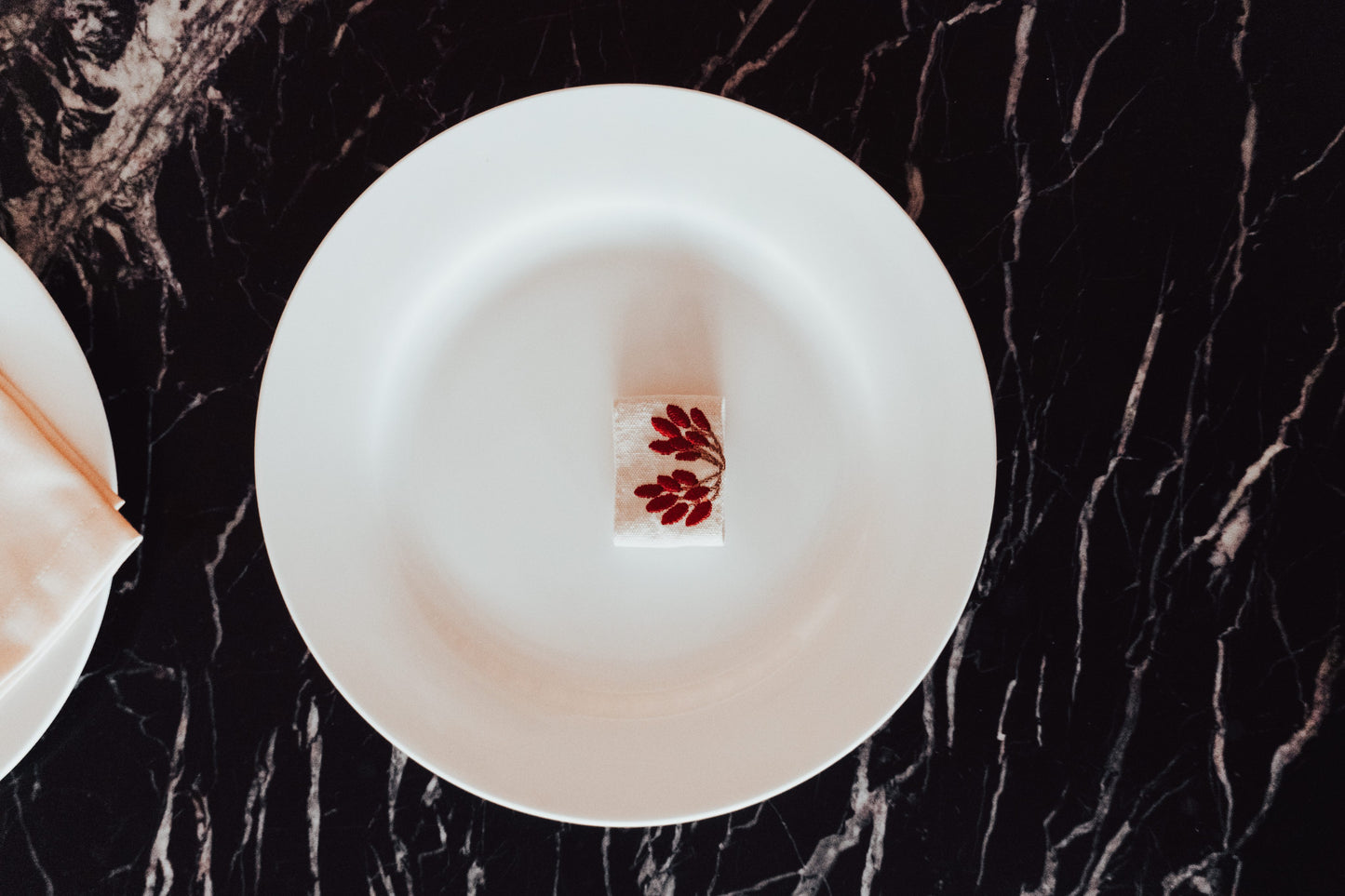 Linen Palmette Napkin & Ring Set – Mixed Linen & Cotton Canvas Elegant linen napkin embroidered with palm and date motifs, paired with a matching cotton canvas ring — a refined touch for sophisticated table settings.