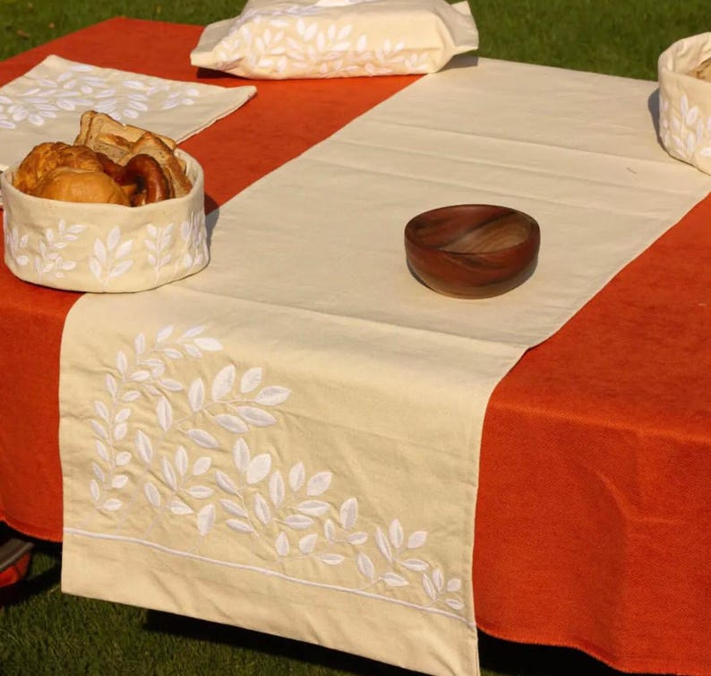 Table Runner in Ivory Bloom Leaf Design – Elegant Embroidered Cotton Canvas (15.7 × 64.9 in / 40 x 165 cm)